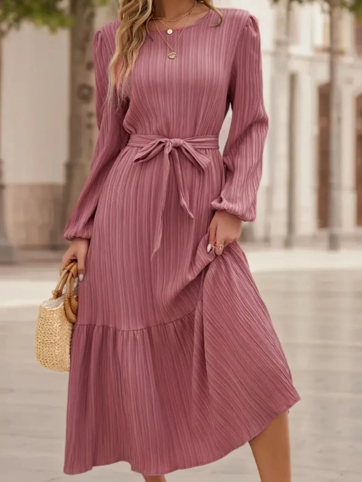 Strukturierte Midi-Kleid mit langen Ärmeln in Altrosa
