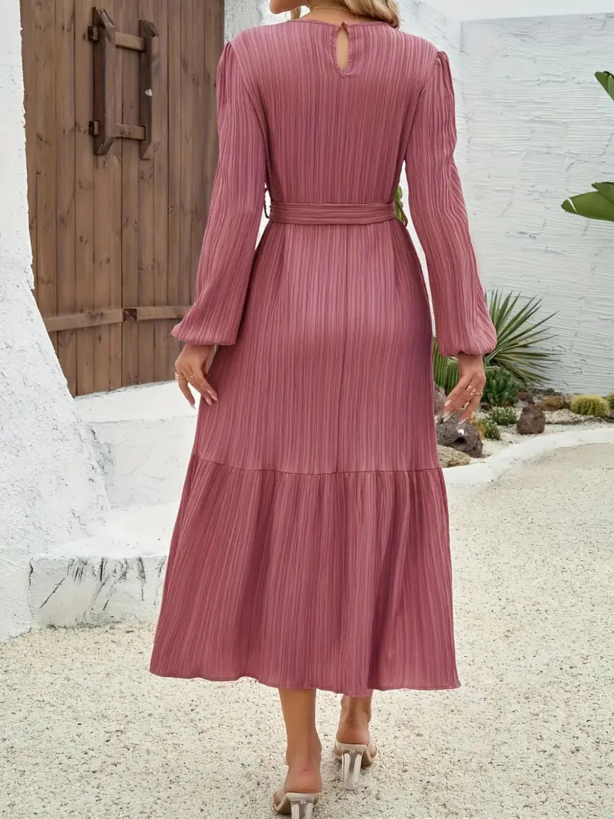 Strukturierte Midi-Kleid mit langen Ärmeln in Altrosa